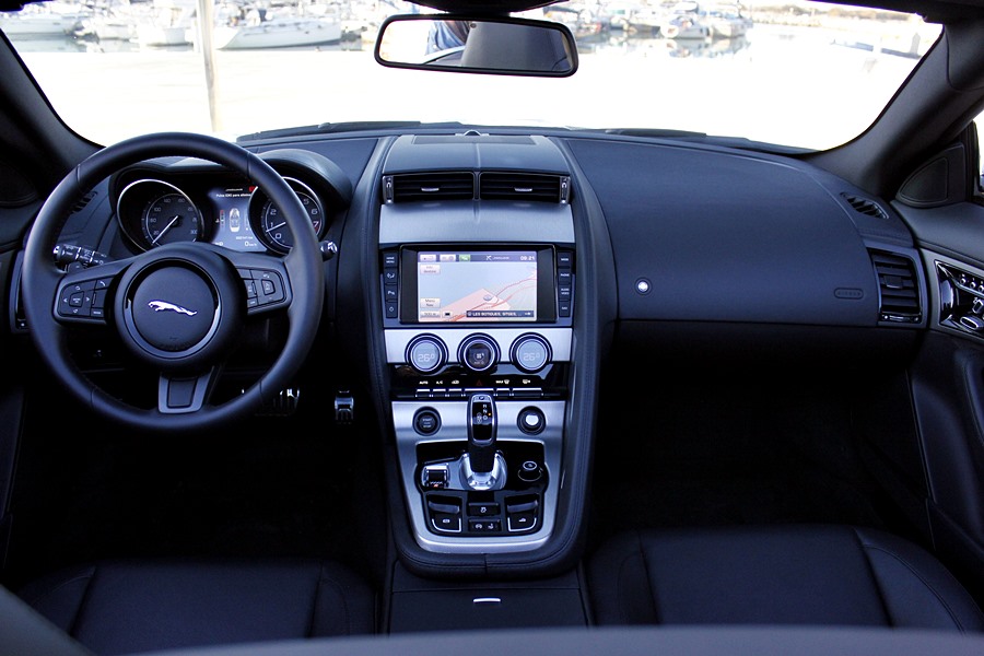 Jaguar F Type cabrio interior